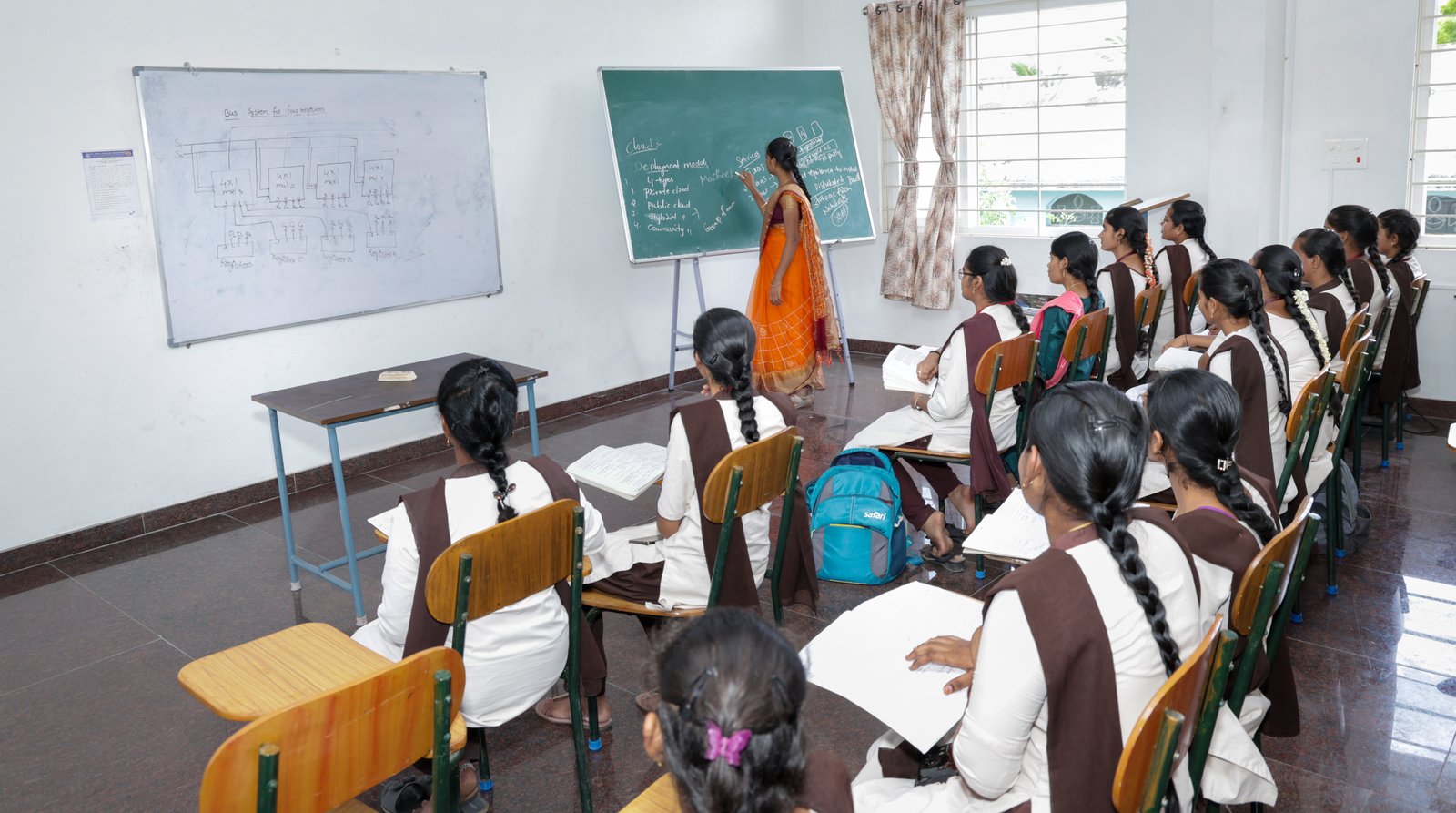 Modern Classrooms & Seminars view 10