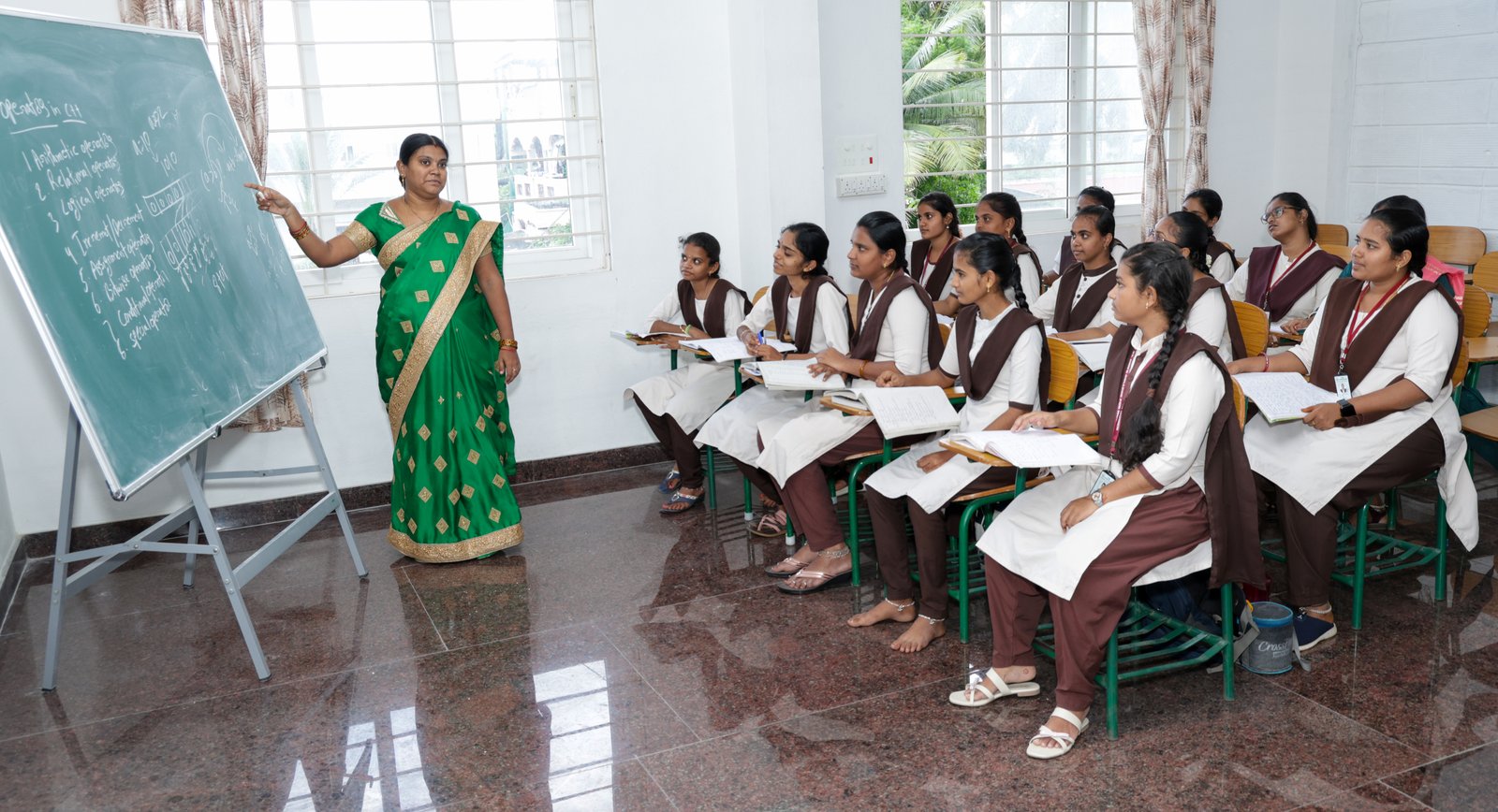 Modern Classrooms & Seminars view 13