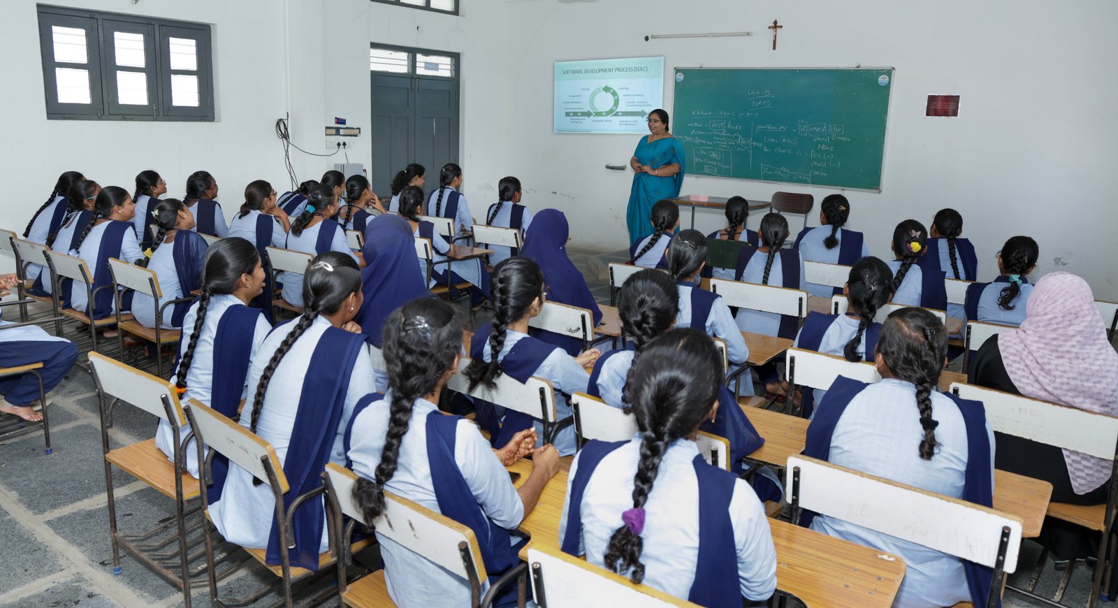 Modern Classrooms & Seminars view 6