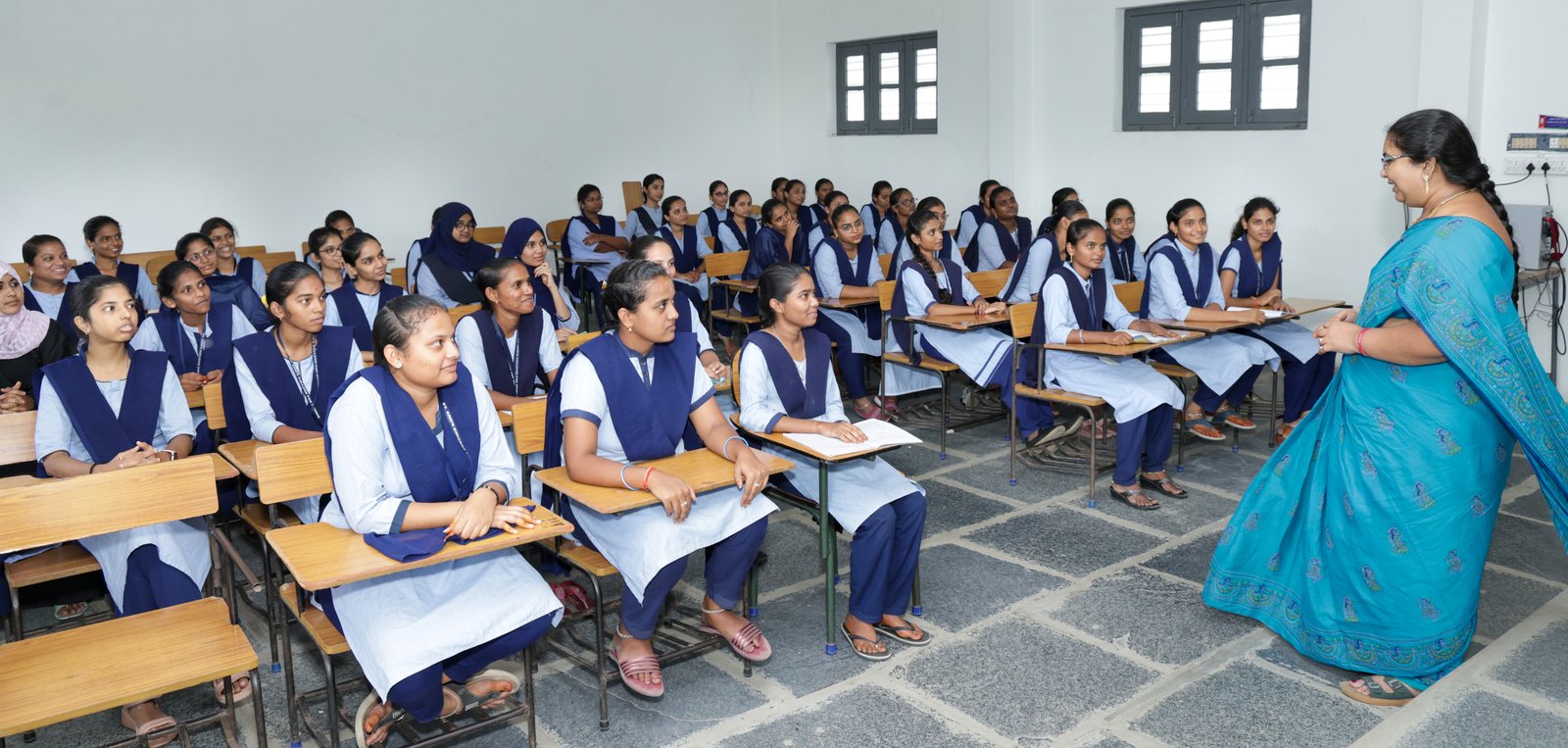 Modern Classrooms & Seminars view 7