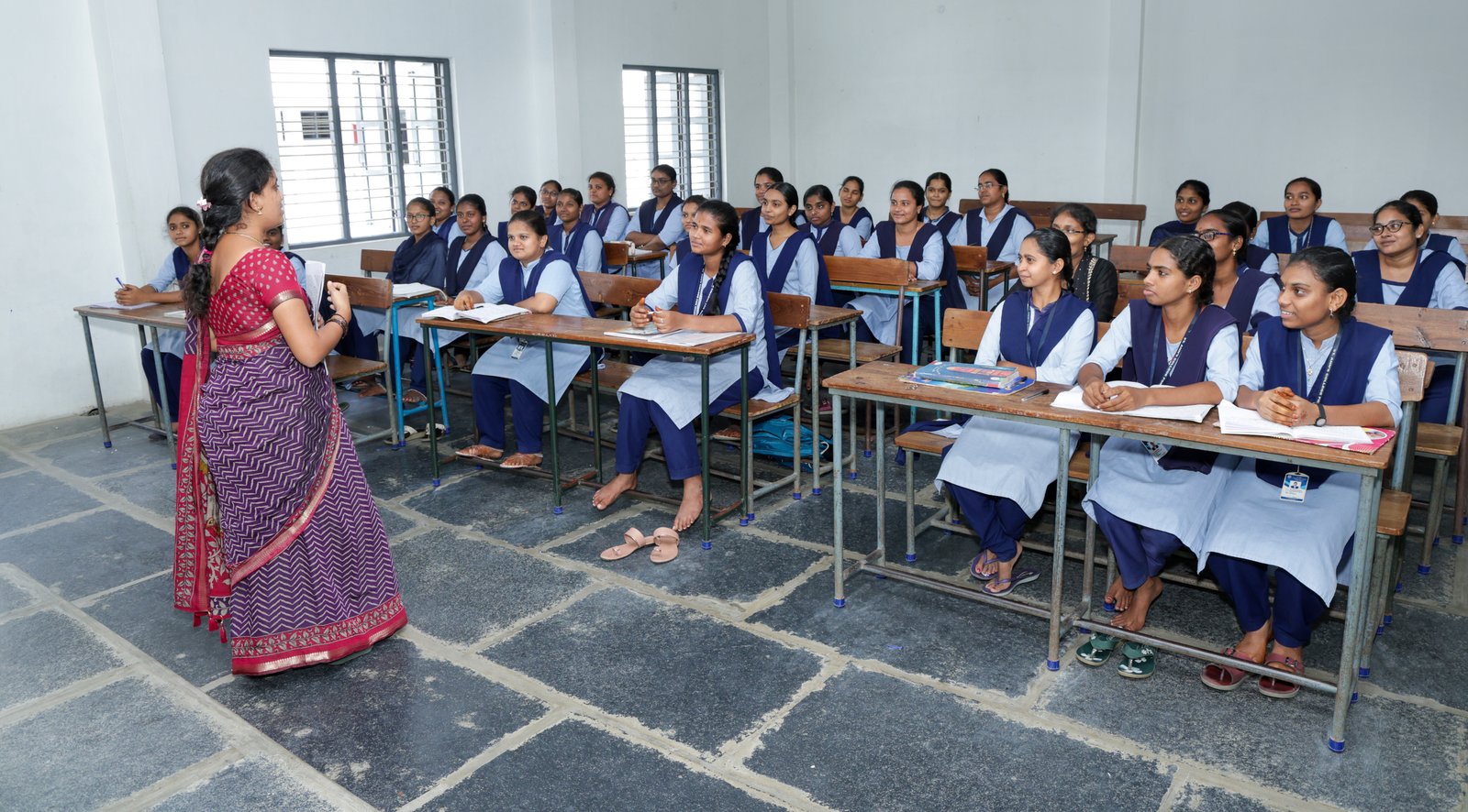 Modern Classrooms & Seminars view 9